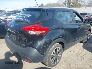 2019 Nissan Kicks SR z VIN 3N1CP5CU4KL491184, wystawiony jako IAAI lot #41260915 z przebiegiem 79 554 mil mil oraz . Historia ofert i sprzedaży dostępna na DreamBid. Obrazek 4.