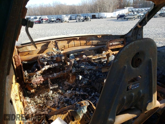 2001 Ford Super Duty F-250 XL with VIN 1FTNW21S01EA60395, listed as a Copart auction lot 84864984 with 0 mi miles and Salvage Title. Bid and sale history available at carsss.com. Image 8.