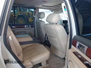 2005 Lincoln Navigator Luxury with VIN 5LMFU28545LJ08551, listed as a IAAI auction lot 42049401 with 160,932 mi miles. Bid and sale history available at carsss.com. Image 8.