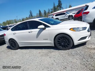 2018 Ford Fusion Hybrid SE with VIN 3FA6P0LU3JR226934, listed as a IAAI auction lot 42063065 with 126,683 mi miles. Bid and sale history available at carsss.com. Image 13.