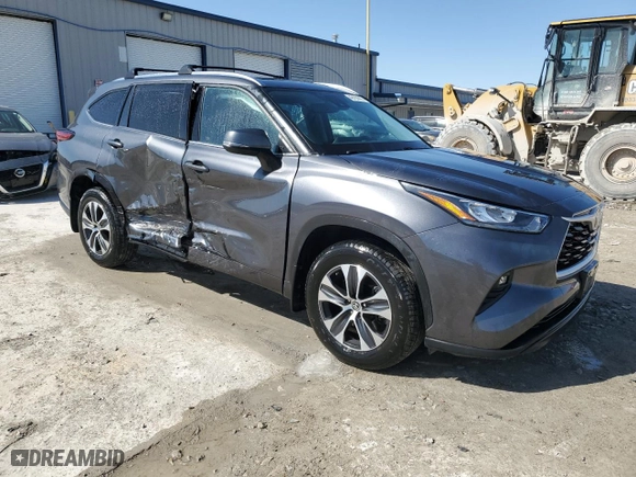 2020 Toyota Highlander XLE with VIN 5TDGZRBH1LS051035, listed as a Copart auction lot 48138015 with 49,753 mi miles and Salvage Title. Bid and sale history available at carsss.com. Image 4.