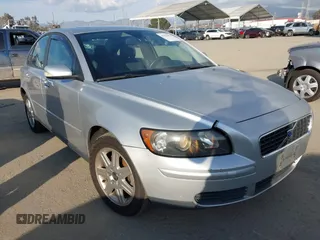 2006 Volvo S40 2.4L with VIN YV1MS382262208357, listed as a IAAI auction lot 41562014 with 104,468 mi miles. Bid and sale history available at carsss.com. Image 1.