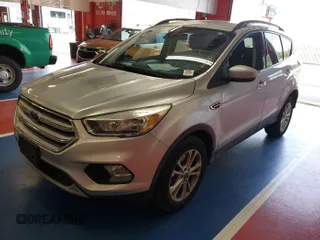 2018 Ford Escape SE z VIN 1FMCU9GD3JUC13075, wystawiony jako IAAI lot #42537659 z przebiegiem 77 270 mil mil oraz . Historia ofert i sprzedaży dostępna na DreamBid. Obrazek 13.