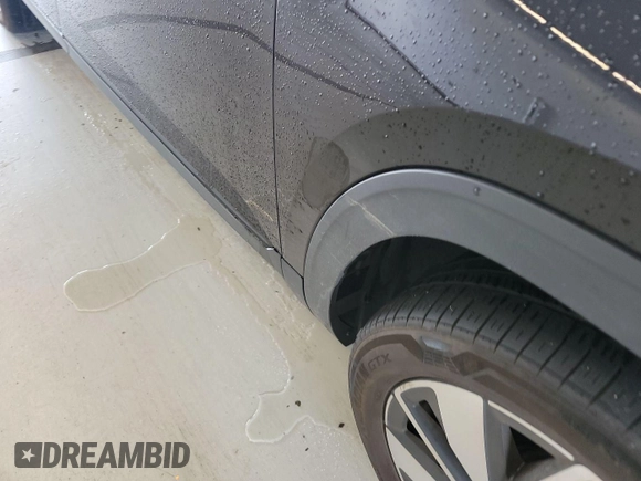 2024 Volkswagen Atlas SE with VIN 1V2HR2CA7RC555188, listed as a IAAI auction lot 42791847 with 29,357 mi miles and . Bid and sale history available at DreamBid. Image 5.