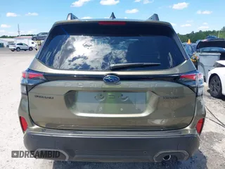 2025 Subaru Forester Limited z VIN JF2SLDRC6SH445868, wystawiony jako IAAI lot #42186891 z przebiegiem 6 488 mil mil oraz . Historia ofert i sprzedaży dostępna na DreamBid. Obrazek 17.