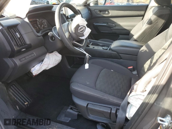 2024 Nissan Pathfinder S z VIN 5N1DR3AC1RC275076, wystawiony jako Copart lot #82521824 z przebiegiem 16 240 mil mil oraz Szkoda całkowita • Salvage title. Historia ofert i sprzedaży dostępna na DreamBid. Obrazek 7.