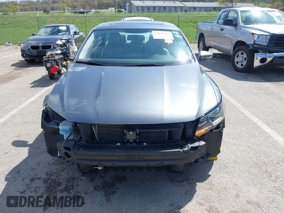 2017 Volkswagen Passat SE with VIN 1VWBT7A3XHC015940, listed as a IAAI auction lot 42027997 with 28,442 mi miles and . Bid and sale history available at DreamBid. Image 13.
