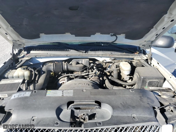 2003 Chevrolet Silverado 1500 Work Truck with VIN 2GCEC19X831130085, listed as a Copart auction lot 84295874 with 204,175 mi miles and Salvage Title. Bid and sale history available at carsss.com. Image 12.