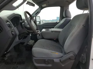 2012 Ford F-250 XL z VIN 1FTBF2A66CEC26055, wystawiony jako Copart lot #70213984 z przebiegiem 78 352 mil mil oraz Szkoda całkowita • Salvage title. Historia ofert i sprzedaży dostępna na DreamBid. Obrazek 7.