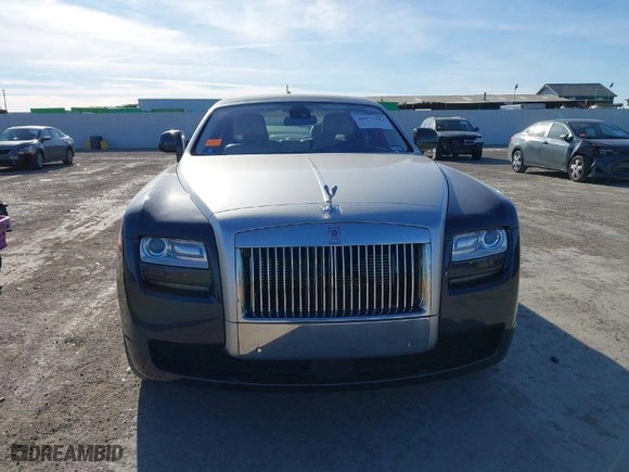 2011 Rolls-Royce Ghost with VIN SCA664S5XBUX49688, listed as a IAAI auction lot 40971162 with 17,595 mi miles. Bid and sale history available at carsss.com. Image 12.