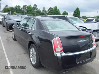 2012 Chrysler 300 C z VIN 2C3CCAET5CH188208, wystawiony jako IAAI lot #42389254 z przebiegiem 115 016 mil mil oraz . Historia ofert i sprzedaży dostępna na DreamBid. Obrazek 3.