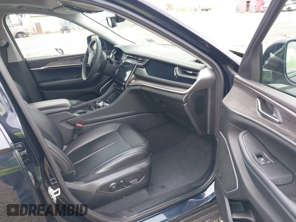 2024 Jeep Grand Cherokee z VIN 1C4RJYB65R8959249, wystawiony jako IAAI lot #42507281 z przebiegiem 26 904 mil mil oraz . Historia ofert i sprzedaży dostępna na DreamBid. Obrazek 5.