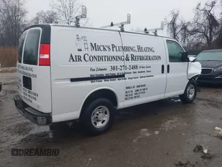 2023 Chevrolet Express Cargo z VIN 1GCWGAFP4P1249681, wystawiony jako IAAI lot #41546926 z przebiegiem 19 123 mil mil oraz . Historia ofert i sprzedaży dostępna na DreamBid. Obrazek 4.