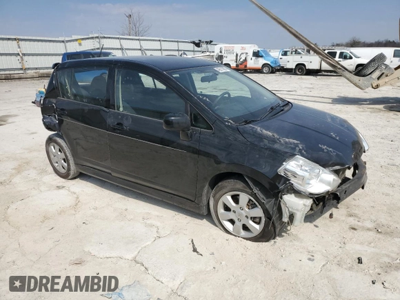 2011 Nissan Versa SL z VIN 3N1BC1CP8BL405823, wystawiony jako Copart lot #49011985 z przebiegiem 116 060 mil mil oraz Szkoda całkowita • Salvage title. Historia ofert i sprzedaży dostępna na DreamBid. Obrazek 4.