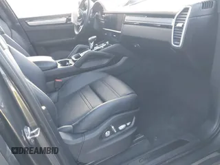2021 Porsche Cayenne GTS z VIN WP1AG2AY0MDA35148, wystawiony jako IAAI lot #41949459 z przebiegiem 12 844 mil mil oraz . Historia ofert i sprzedaży dostępna na DreamBid. Obrazek 5.