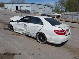 2010 Mercedes-Benz E 550 Luxury z VIN WDDHF7CBXAA104956, wystawiony jako IAAI lot #42159368 z przebiegiem 163 926 mil mil oraz . Historia ofert i sprzedaży dostępna na DreamBid. Obrazek 3.