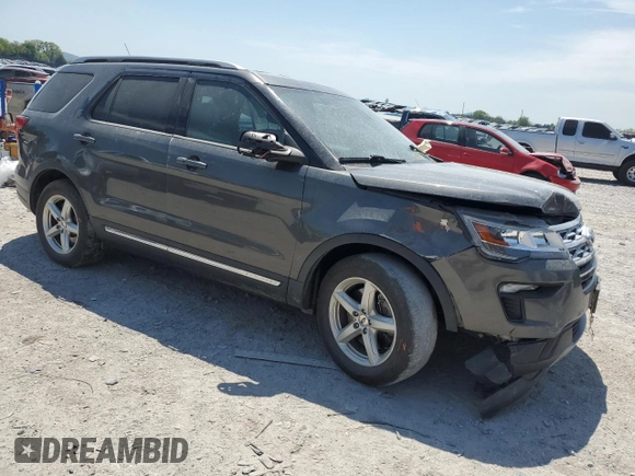 2018 Ford Explorer XLT с VIN 1FM5K7D86JGC44989, выставлен на аукционе Copart как лот 53576035 с пробегом 133 719 миль миль и Списание • Salvage title. История ставок и продаж доступна на DreamBid. Изображение 4.