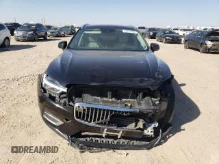 2018 Volvo XC60 Inscription with VIN LYVA22RL9JB082998, listed as a Copart auction lot 74471124 with 73,606 mi miles and Salvage Title. Bid and sale history available at DreamBid. Image 5.