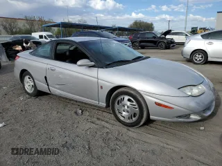 2001 Saturn SC z VIN 1G8ZY14701Z255767, wystawiony jako Copart lot #53727985 z przebiegiem 137 776 mil mil oraz Szkody całkowita. Historia ofert i sprzedaży dostępna na DreamBid. Obrazek 4.