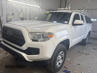 2018 Toyota Tacoma SR z VIN 5TFSX5EN5JX060225, wystawiony jako IAAI lot #42028812 z przebiegiem 162 860 mil mil oraz . Historia ofert i sprzedaży dostępna na DreamBid. Obrazek 1.