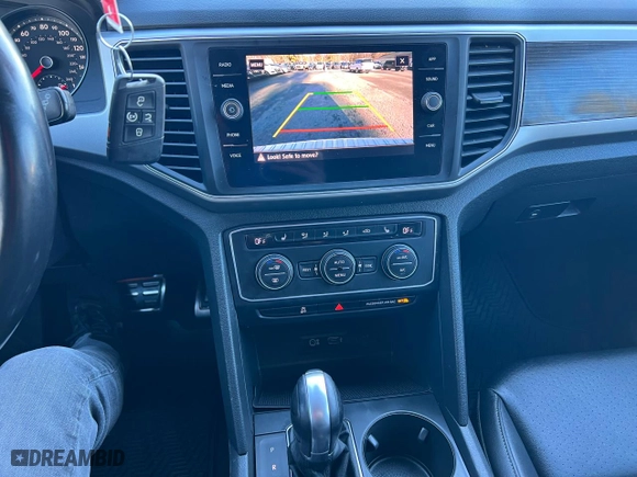 2019 Volkswagen Atlas 3.6L V6 SE w/Technology R-Line with VIN 1V2XR2CA4KC505818, listed as a Copart auction lot 87455284 with 384,553 mi miles and Clean Title. Bid and sale history available at carsss.com. Image 10.