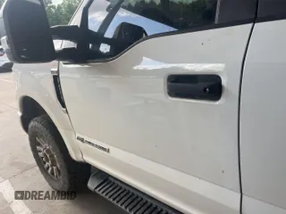 2019 Ford F-250 XL z VIN 1FT7W2BTXKED46997, wystawiony jako IAAI lot #42737714 z przebiegiem 124 075 mil mil oraz . Historia ofert i sprzedaży dostępna na DreamBid. Obrazek 30.