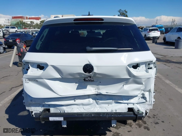 2020 Volkswagen Tiguan SE with VIN 3VV3B7AX8LM063202, listed as a IAAI auction lot 41731419 with 41,241 mi miles. Bid and sale history available at carsss.com. Image 6.