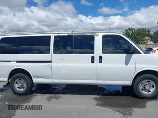 2010 Chevrolet Express Passenger LT z VIN 1GA2G1DGXA1173644, wystawiony jako IAAI lot #42239291 z przebiegiem 241 901 mil mil oraz . Historia ofert i sprzedaży dostępna na DreamBid. Obrazek 13.