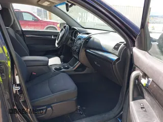 2011 Kia Sorento LX with VIN 5XYKTDA13BG003955, listed as a IAAI auction lot 42149296 with 192,519 mi miles. Bid and sale history available at carsss.com. Image 5.