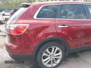 2011 Mazda CX-9 Grand Touring z VIN JM3TB2DA6B0310296, wystawiony jako IAAI lot #42022744 z przebiegiem 163 889 mil mil oraz . Historia ofert i sprzedaży dostępna na DreamBid. Obrazek 6.