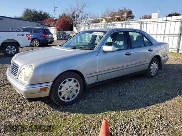 1998 Mercedes-Benz E 320 with VIN WDBJF25F7WA598665, listed as a Copart auction lot 83581624 with 131,537 mi miles and Clean Title. Bid and sale history available at DreamBid. Image 1.