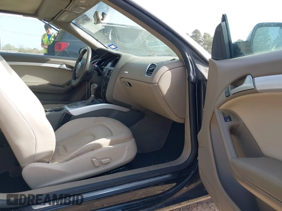 2011 Audi A5 Premium z VIN WAUAFAFH2BN000462, wystawiony jako IAAI lot #41827465 z przebiegiem 176 294 mil mil oraz . Historia ofert i sprzedaży dostępna na DreamBid. Obrazek 5.