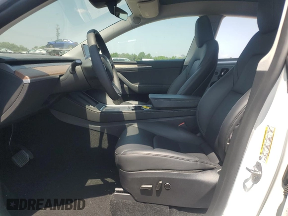 2024 Tesla Model Y с VIN 7SAYGDED3RF182859, выставлен на аукционе Copart как лот 61368825 с пробегом 13 914 миль миль и Списание • Salvage title. История ставок и продаж доступна на DreamBid. Изображение 7.