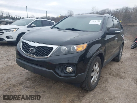 2012 Kia Sorento LX with VIN 5XYKTDA21CG286799, listed as a IAAI auction lot 41896186 with 178,777 mi miles. Bid and sale history available at carsss.com. Image 2.