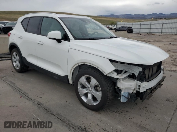 2020 Volvo XC40 Momentum with VIN YV4162UK2L2301157, listed as a Copart auction lot 50737225 with 45,666 mi miles and Salvage Title. Bid and sale history available at DreamBid. Image 4.