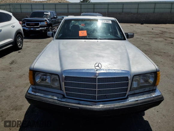 1983 Mercedes-Benz 300 SD z VIN WDBCB20A4DB034799, wystawiony jako Copart lot #58847865 z przebiegiem 323 655 mil mil oraz Czysty tytuł • Clean title. Historia ofert i sprzedaży dostępna na DreamBid. Obrazek 5.