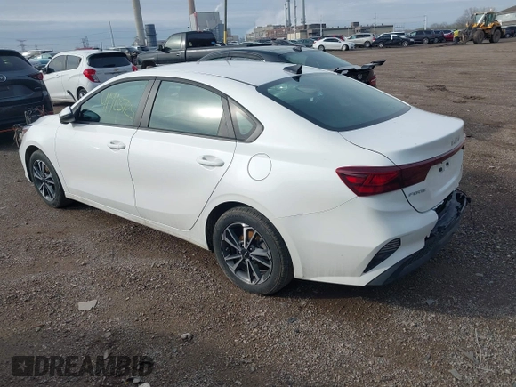 2024 Kia Forte LXS z VIN 3KPF24AD6RE837739, wystawiony jako IAAI lot #41963725 z przebiegiem 14 176 mil mil oraz . Historia ofert i sprzedaży dostępna na DreamBid. Obrazek 3.
