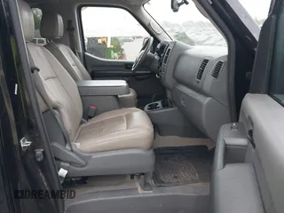 2020 Nissan NV 3500 HD SL z VIN 5BZAF0AA3LN851565, wystawiony jako IAAI lot #41874530 z przebiegiem 84 279 mil mil oraz . Historia ofert i sprzedaży dostępna na DreamBid. Obrazek 5.