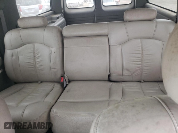 2000 Chevrolet Suburban LT with VIN 3GNEC16T8YG223051, listed as a Copart auction lot 84419604 with 237,923 mi miles and Clean Title. Bid and sale history available at carsss.com. Image 10.