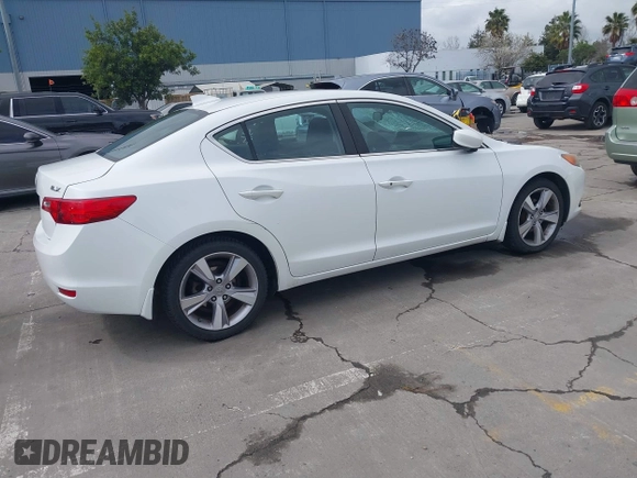 2014 Acura ILX with VIN 19VDE1F34EE000679, listed as a IAAI auction lot 41799014 with 136,514 mi miles. Bid and sale history available at carsss.com. Image 4.