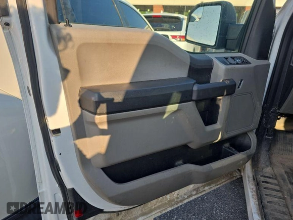 2018 Ford F-150 XL z VIN 1FTEX1EB4JFA64879, wystawiony jako IAAI lot #42631282 z przebiegiem 220 148 mil mil oraz . Historia ofert i sprzedaży dostępna na DreamBid. Obrazek 1.