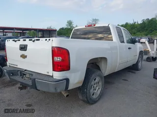 2007 Chevrolet Silverado 1500 LT w/1LT with VIN 1GCEC19J27Z529776, listed as a IAAI auction lot 42041689 with 178,252 mi miles. Bid and sale history available at carsss.com. Image 4.