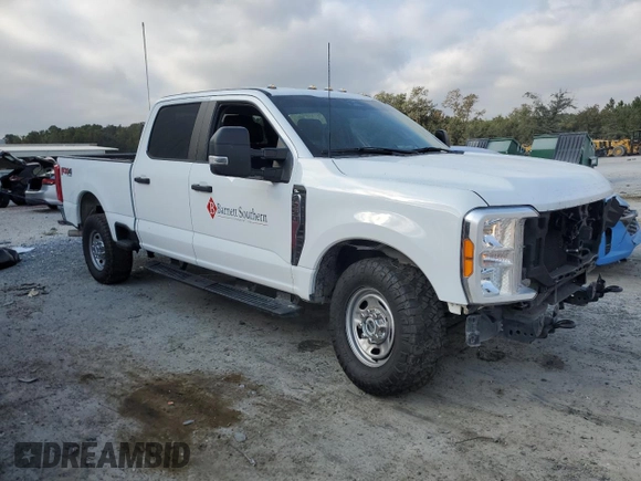 2023 Ford F-250 XL z VIN 1FT7W2BA4PEC15697, wystawiony jako Copart lot #78132664 z przebiegiem 30 001 mil mil oraz Szkoda całkowita • Salvage title. Historia ofert i sprzedaży dostępna na DreamBid. Obrazek 4.