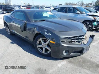 2013 Chevrolet Camaro LT z VIN 2G1FB1E36D9108219, wystawiony jako IAAI lot #42096779 z przebiegiem 119 017 mil mil oraz . Historia ofert i sprzedaży dostępna na DreamBid. Obrazek 1.