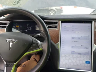 2017 Tesla Model S 100D with VIN 5YJSA1E28HF188981, listed as a IAAI auction lot 42010115 with 76,327 mi miles and . Bid and sale history available at DreamBid. Image 7.