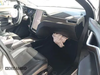 2016 Tesla Model X 70D z VIN 5YJXCBE25GF021322, wystawiony jako IAAI lot #41866368 z przebiegiem 95 072 mil mil oraz . Historia ofert i sprzedaży dostępna na DreamBid. Obrazek 5.