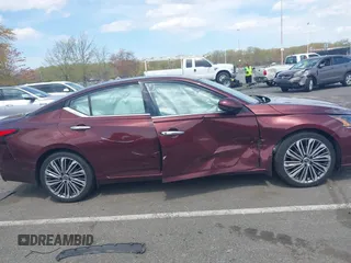 2023 Nissan Altima SL z VIN 1N4BL4EV6PN406475, wystawiony jako IAAI lot #42022515 z przebiegiem 23 641 mil mil oraz . Historia ofert i sprzedaży dostępna na DreamBid. Obrazek 6.