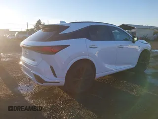2024 Lexus RX 500h F Sport Performance z VIN 2T2BCMEA1RC012987, wystawiony jako IAAI lot #41365365 z przebiegiem 18 400 mil mil oraz . Historia ofert i sprzedaży dostępna na DreamBid. Obrazek 4.