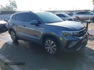 2022 Volkswagen Taos SE z VIN 3VVTX7B2XNM073480, wystawiony jako IAAI lot #41593882 z przebiegiem 93 363 mil mil oraz . Historia ofert i sprzedaży dostępna na DreamBid. Obrazek 1.