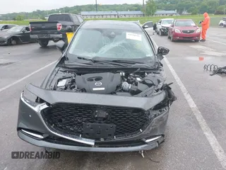 2023 Mazda 3 Premium Plus z VIN 3MZBPBEY6PM353118, wystawiony jako IAAI lot #42214522 z przebiegiem Nie podano mil oraz . Historia ofert i sprzedaży dostępna na DreamBid. Obrazek 11.